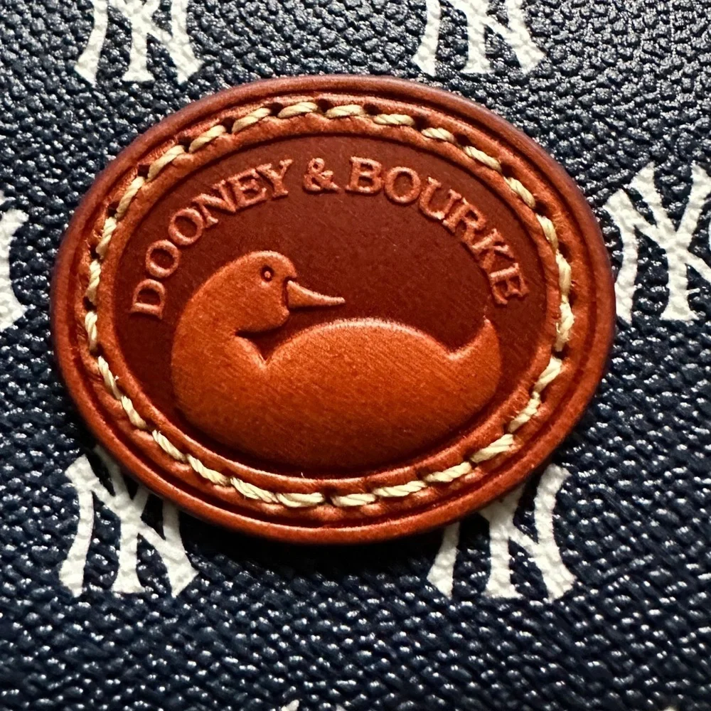 DOONEY & BOURKE MLB YANKEES CROSSBODY BAG COLLAB
